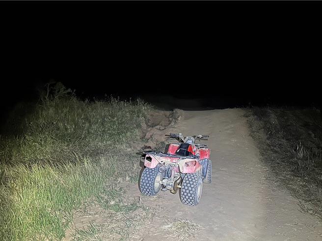 男子恆春騎乘沙灘車不慎翻覆，遭重壓送醫搶救不治。(警方提供)