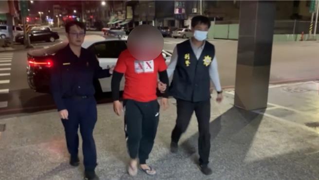 警方獲報後到場制止，廖男雖不願提告，但兩人行為仍被警方認定涉犯恐嚇罪，依法移送地檢署偵辦。（高市鹽埕分局提供／袁庭堯高雄傳真）