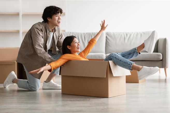 2月14日是西洋情人节，但传统表示爱意的巧克力在大陆市场却呈现熄火，反观今年礼物搜索更流行情侣款衣服饰品，甚至是金饰与珍珠。（示意图:shutterstock/达志）