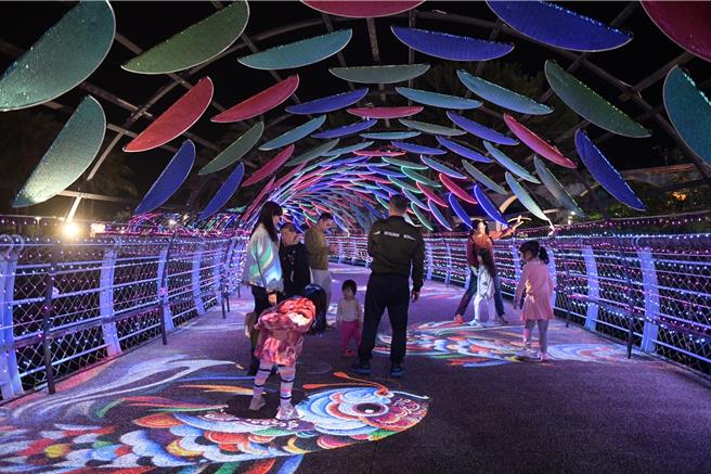 花莲太平洋灯会开幕至今近10万人次参访。（花莲县政府提供／王志伟花莲传真） 