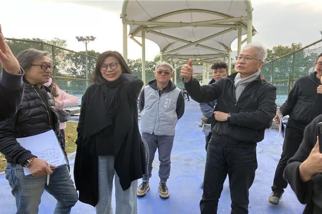 经济部委托的徵选团队实地走访港坪运动公园。（嘉义市政府提供／廖素慧嘉市传真）