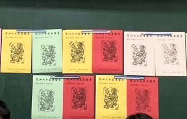 高雄市美浓区「龙山」因形似盘踞的龙得名，也将龙山国小、龙肚国小一分为二，两校也以龙为主题完成版画、年历，内容呼应今年快乐吉祥龙，作品一推出在农历年叫好又叫座，将陪伴亲师生们一整年。(高雄市教育局提供/林雅惠传真)