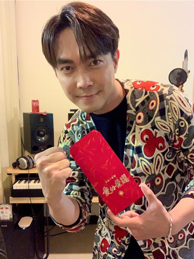 许仁杰新春开工拍戏。（民视提供）