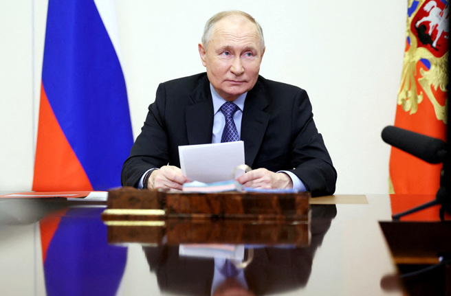 路透社引述俄罗斯消息人士指出，普丁2023年底至2024年，曾透过中间人向美国提议与乌克兰停战。（资料照／路透社）