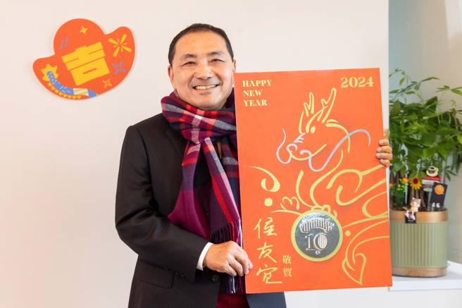 侯友宜春節期間向民眾拜年，也沒忘記在西洋情人節對另一半表達浪漫愛意。（圖／取自侯友宜臉書）