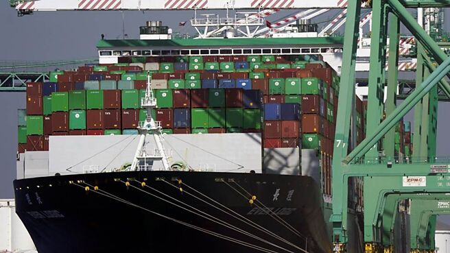 2023年美国全年贸易逆差大幅收窄18.7％，创下14年来最大的年减纪录。图／美联社