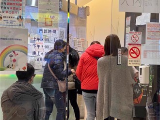 過年4病毒輪番進攻 發燒民眾塞爆診所！醫累翻崩潰