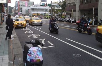 他臨停公車招呼站遇警攔檢竟逃離 慘吞2萬元罰款