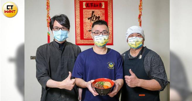 信義分局的紅燒牛肉麵湯香肉嫩遠近馳名，一般人有錢也吃不到，是北市警分局團膳伙食菜單中老饕最愛。（圖／黃耀徵攝）