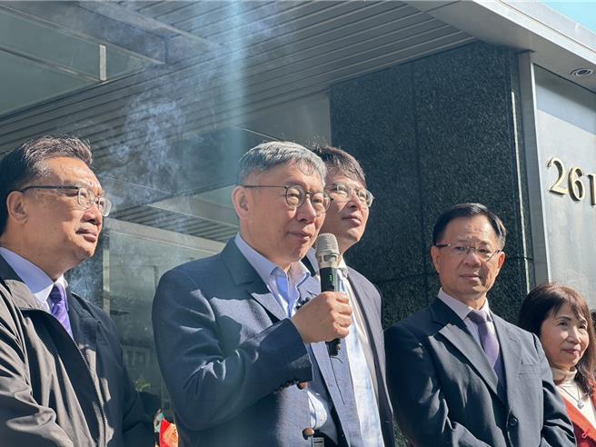 民眾党主席柯文哲今天上午出席民眾党新春开工团拜。（杨亚璇摄）