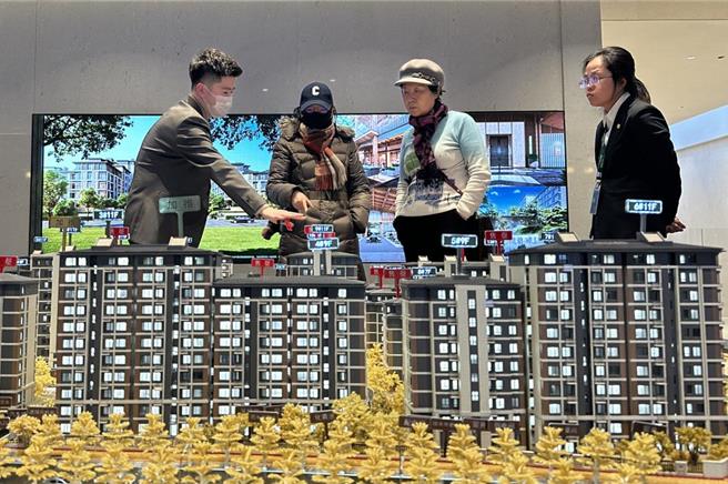 中國人民銀行的資料顯示，1月新增人民幣貸款、社會融資規模分別達4.92兆元（人民幣，下同）和6.5兆元，雙雙創下歷史新高。（摘自中新社）