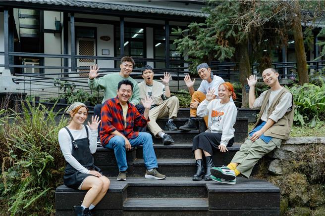 莎莎（左起）、庹宗華、郭泓志、張立東、姚元浩、吳映潔、浩子。（好看娛樂提供）