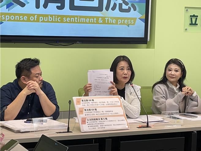 金门海域14日发生陆籍渔船因拒检逃窜，不慎翻覆导致4人落海，造成2死。立法院民进党团干事长吴思瑶说，对于驱逐过程不幸事件，表达遗憾，但问题徵点在陆方渔民应停止到我方海域非法捕鱼行为。（蔡雯如摄）