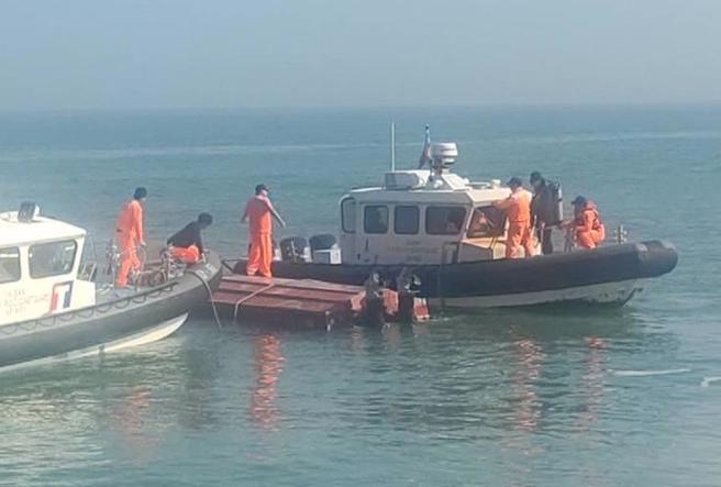 陆籍渔船拒检追逐翻覆4人落海酿2死事件，海巡署对此深表遗憾，但仍会加强查缉。（海巡署金马澎分署提供）