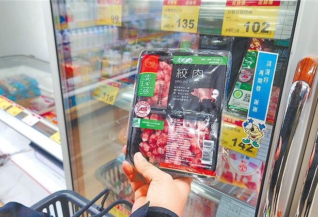 台糖梅花肉片被台中市府檢出瘦肉精西布特羅，中央地方雙軌複驗雙雙驗出，衛福部食藥署預計下周召開專家會議。圖為坊間販售的台糖安心豚豬肉產品，非新聞事件肉品。（黃世麒攝）