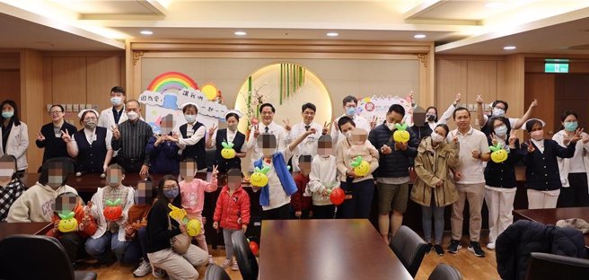 花莲慈济医院15日举办「因为爱．我们『童』在一起」儿童癌症个案分享暨宣导活动，响应国际儿童癌症日。（慈济医院提供／王志伟花莲传真）