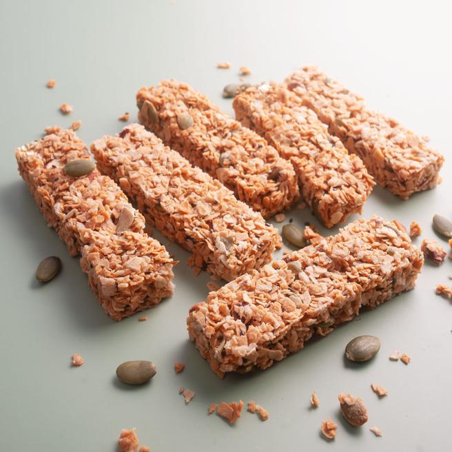 PremiOne奇亚籽燕麦营养棒，275元。（Pinkoi提供／古明弘台北传真）