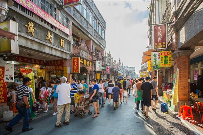 今年春节大溪老城区旅客数虽较去年增加近1万8000人次，但民眾110报案道路壅塞案件，较去年同期降低34％。(观旅局提供／蔡依珍桃园传真)