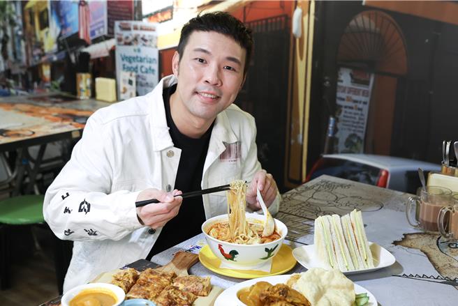 陳威全經常推薦家鄉大馬美食給台灣的好友們。（陳俊吉攝）
