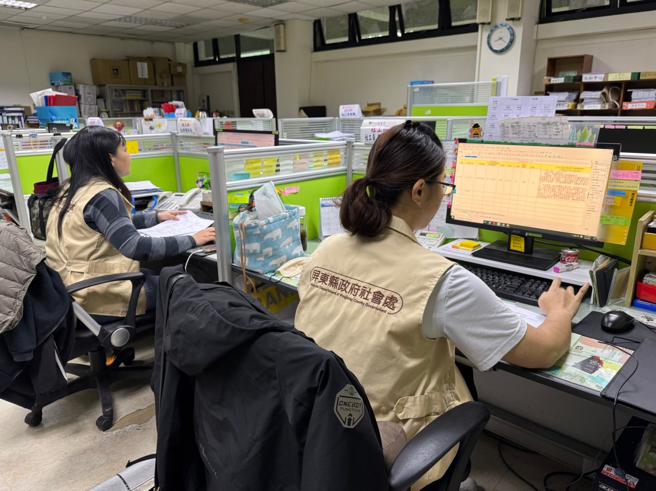 屏東縣政府社會處今年春節服務不打烊。（圖／屏東縣政府）