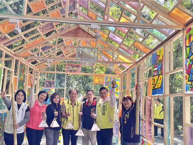 埔里鎮長廖志城15日主持「2024埔里森林逐燈祭」宣傳記者會，宣布活動17日至25日登場。（楊靜茹攝）