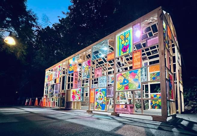 埔里森林逐燈祭作品「希望光屋」，由埔里鎮民協助創作，創造埔里人共同記憶。（埔里鎮公所提供／楊靜茹南投傳真）