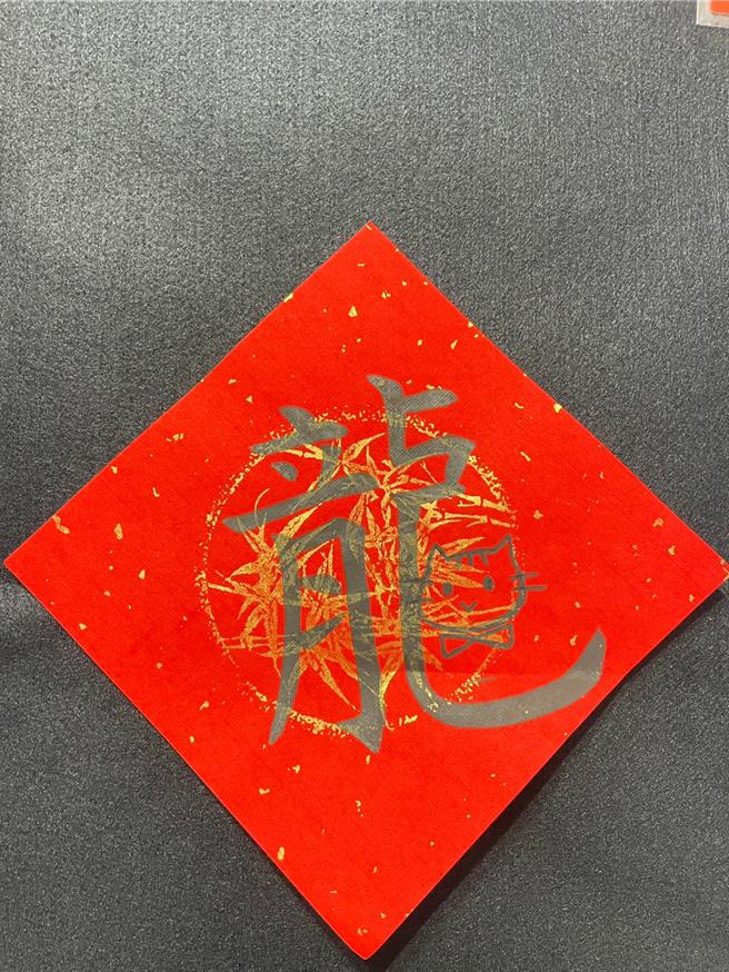 動保員也繪製喵星人版春聯。（新北市動保處提供）