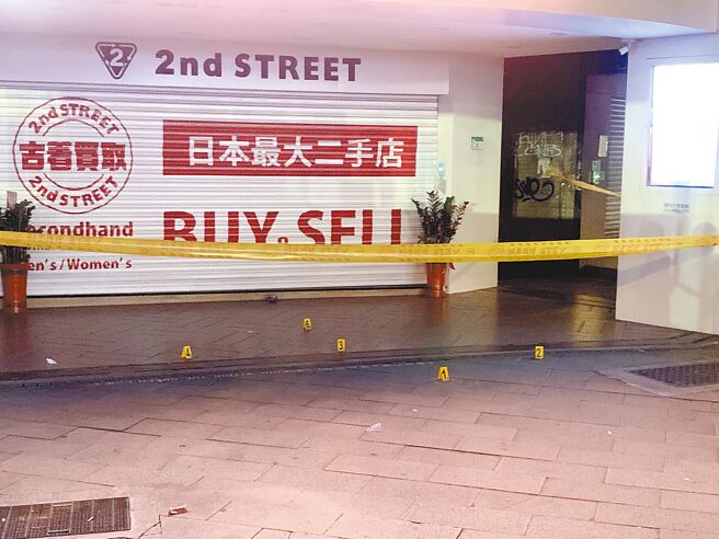 北市西門町14日凌晨3時30分發生槍擊案，有黑幫成員互嗆開槍，導致4人受傷，警方循線逮捕涉案犯嫌依違反《槍砲彈藥刀械管制條例》送辦。（翻攝畫面／李文正台北傳真）