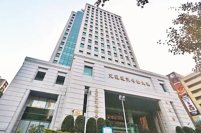 卫星广播电视本身不具有频谱稀有性问题，授权NCC透过执照制度对于有线及卫星广播电视台加以管制，甚至废照，根本就是违宪地侵害人民的广电自由，更弱化媒体对政府的监督力量。（图／本报系资料照）