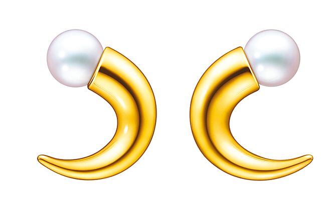 TASAKI danger horn耳環，建議售價11萬5000元。（TASAKI提供）