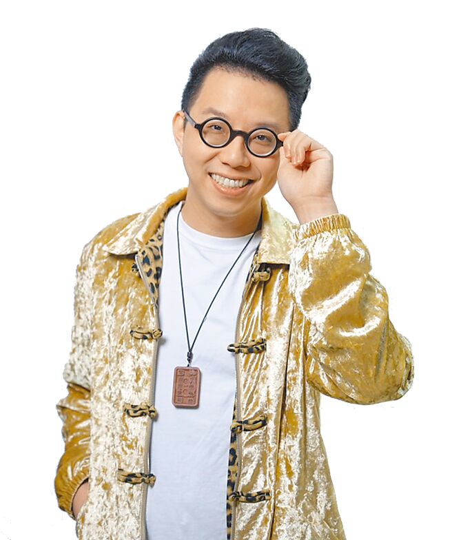 被稱為「新創科技圈國師」的簡少年為讀者分享龍年開運小物須知。（自由自在提供）