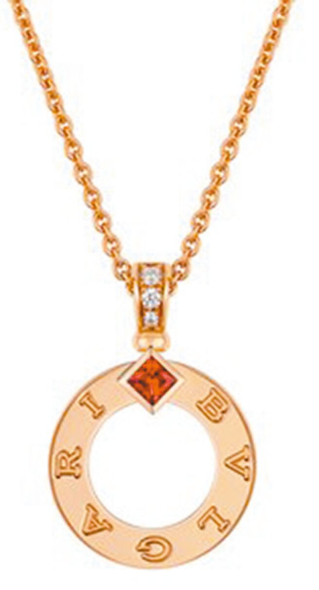 限量款微風廣場BVLGARI 18K玫瑰金紅寶石項鍊，價格店洽。（微風提供）