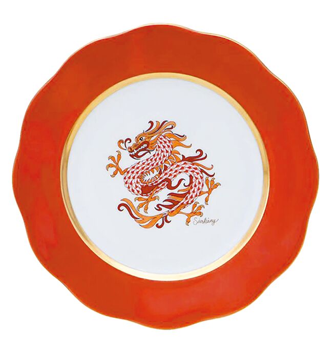 新光三越居禮名店Herend生肖系列龍年飾盤，推薦價2萬8000元。（新光三越提供）