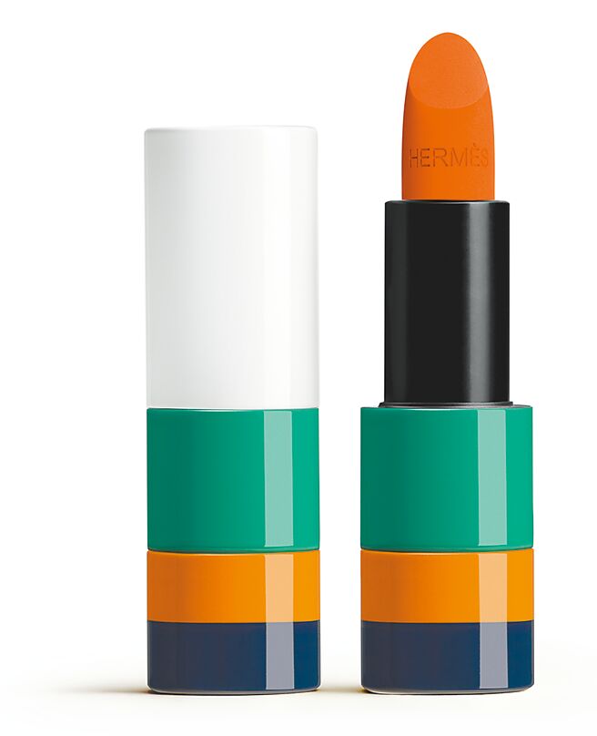 愛馬仕Rouge Hermes脣膏，為全新春夏限量色選44螢光橘。（Hermes提供）
