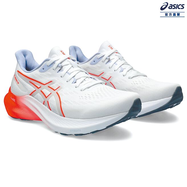 ASICS GT-2000 12男款鞋履，百年紀念系列官網價3880元。（ASICS提供）