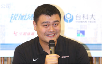 姚明13岁女儿长到190cm 追平妈妈基因超强大