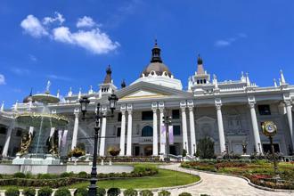 白色希腊宫殿「盖娅庄园」新亮相！嘉义大林亲子游美拍景点