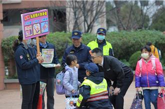 开学日苗警总动员  护童专案让孩子快乐上学平安返家