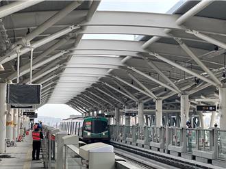 捷運終於開進岡山車站 紅線延伸今試車拚6月通車