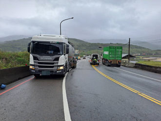 台2線貢寮死亡車禍 女騎士對撞化學槽罐車送醫不治