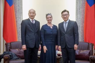 外交處女秀！韓國瑜贈孫曉雅春聯神翻譯 網一看暴動吐1句