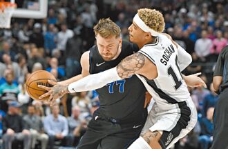 NBA》落後15分逆轉 獨行俠節兩擊潰馬刺