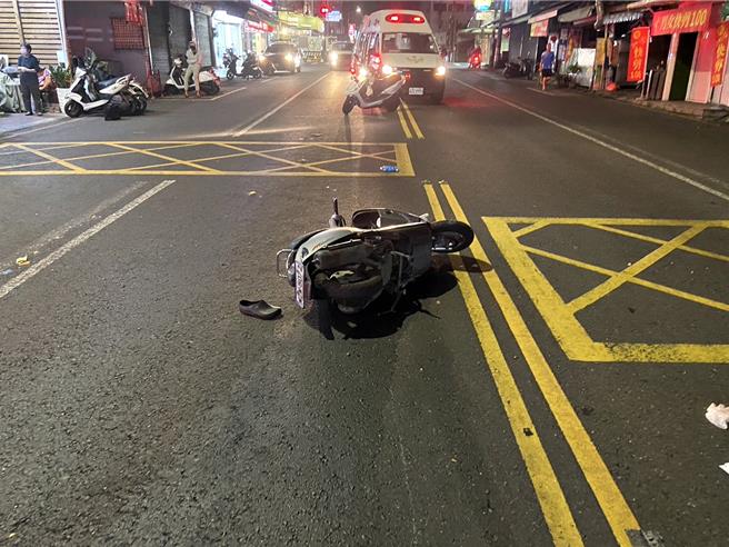 高雄市凤山区15日晚间8时许发生一起死亡车祸。（高市凤山分局提供／杨舒婷高雄传真）