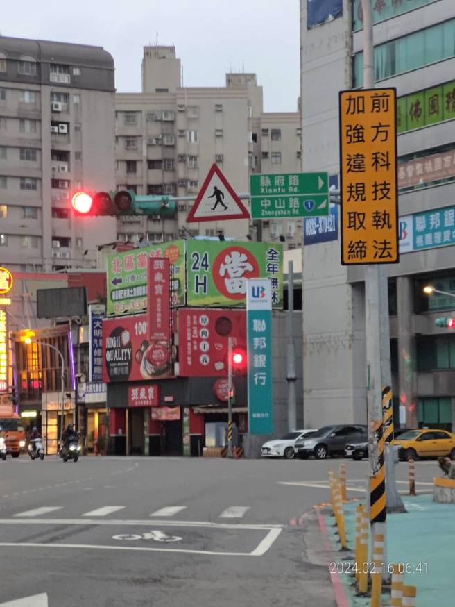 今年1月1日起启用「百大易肇事路口租赁式多功能科技执法」，主要目的就是要防制交通事故。（翻摄画面）