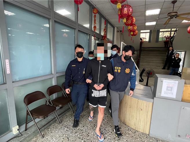林姓嫌犯向麻豆區一家練歌場索取保護費不成，連續兩天向店家丟擲鞭炮、持球棒砸店，店家報案後不到4小時就被逮捕。（讀者提供／程炳璋台南傳真）