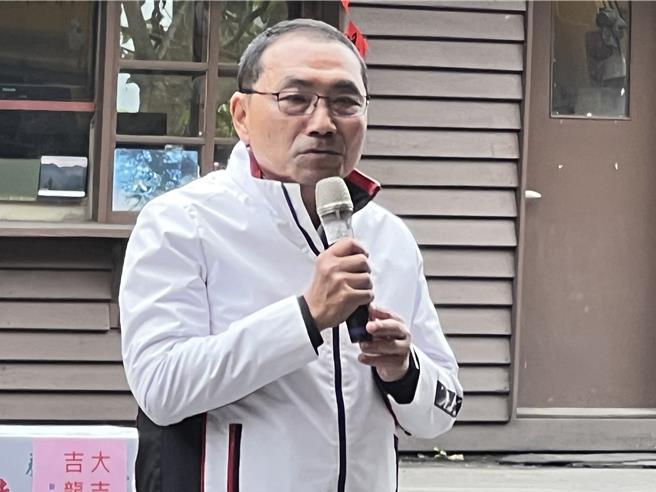 新北市长侯友宜表示，两岸要平等、尊严对待，化解可能引起的衝突。（王扬杰摄）