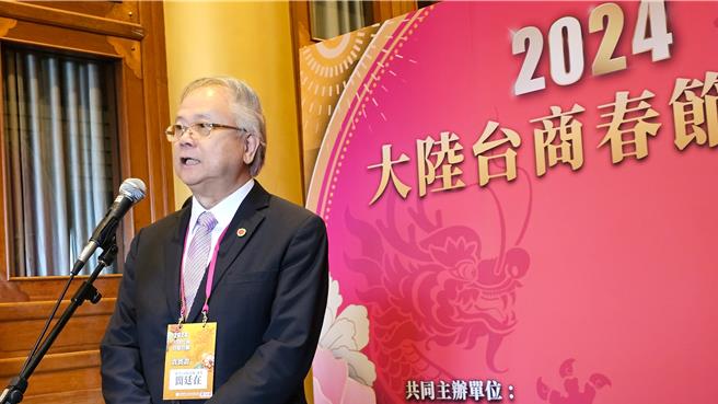 看待两岸交流，澳门台商协会会长简廷在认为，应透过沟通信任加强交流合作的桥梁，强调搭桥总比筑墙更重要。（吴泓勋摄）