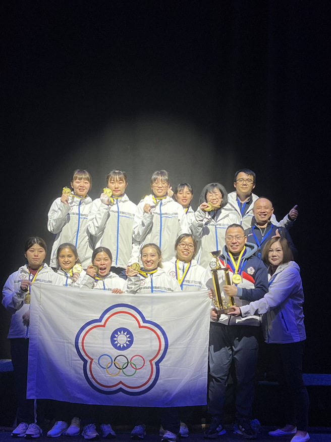 景美臺湾师大拔河队在公开赛中，夺下女子540公斤量级冠军，在锦标赛中，夺下女子500公斤量级冠军、女子540公斤量级亚军，勇夺二金一银。(照片/景美女中提供)