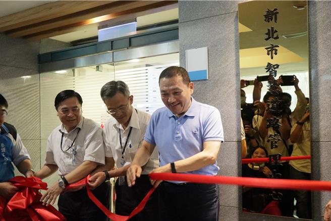 新北市府於2020年7月16日舉行智慧道路管理中心揭牌儀式，由市長侯友宜主持揭牌典禮。（新北市工務局提供）