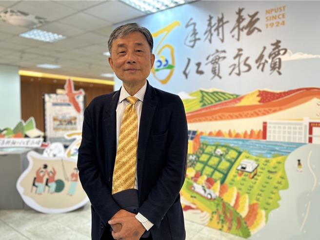 La new董事長劉保佑回憶57年前他考上還是屏東農專的屏科大時，因色盲被驗退，去年他重返當研究生圓夢，雖是全校最老學生但意義非凡。（謝佳潾攝）